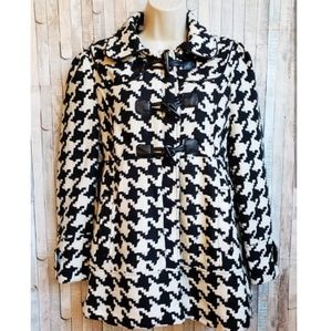 °Last Kiss B&W houndstooth toggle coat